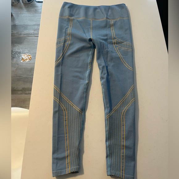 Fabletics Seamless High-waisted compressive legging - Picture 2 of 6